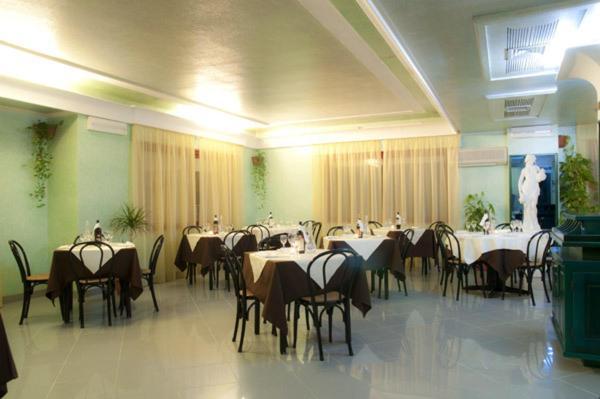 Hotel Quasar Cala Liberotto Exterior foto